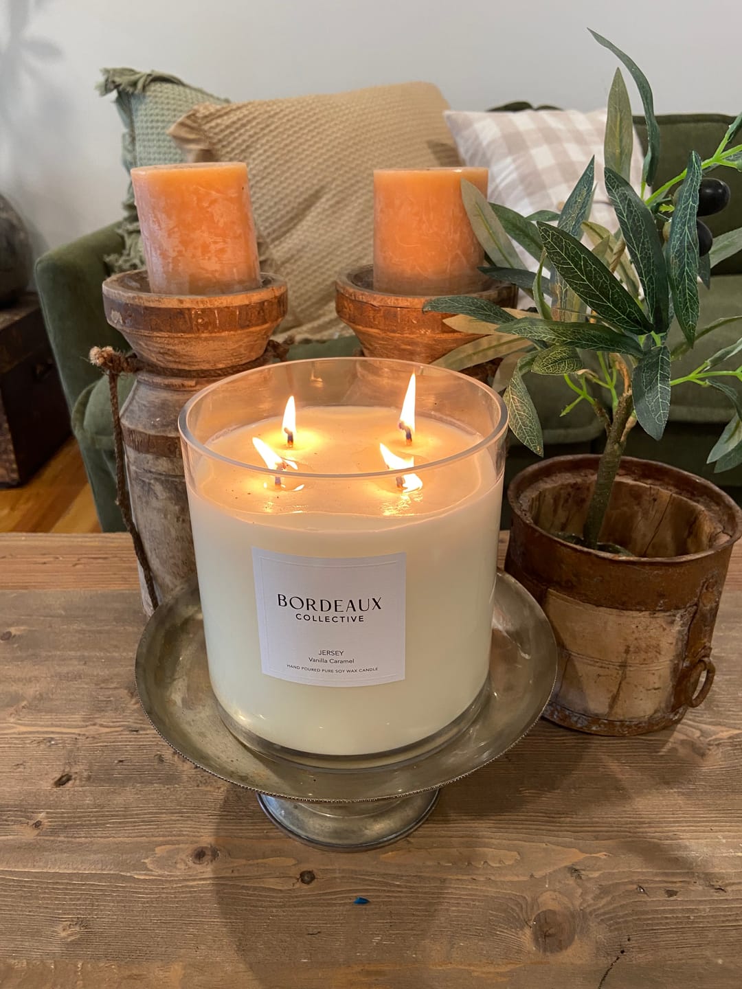 Customer photo review of JERSEY - Vanilla Caramel Medium Deluxe Candle