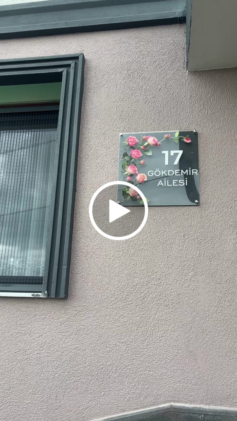 Customer video review of Kişiye Özel Pembe Gül Dallı Kapı İsimliği