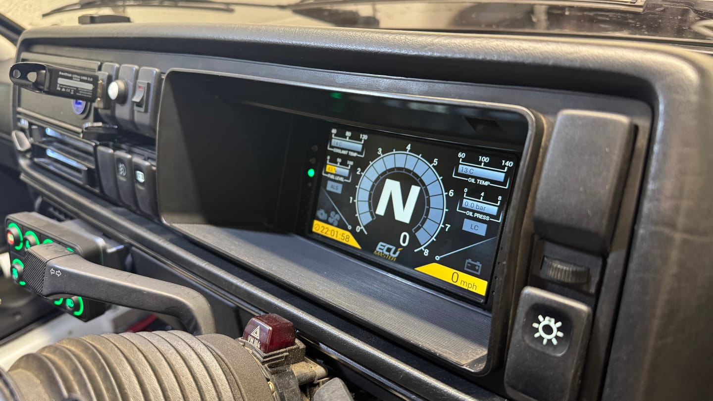 Customer photo review of VW Golf / Jetta MK2 Dash Cluster Mount