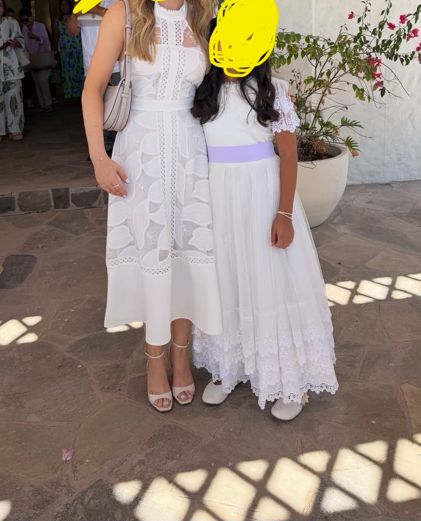 Customer photo review of Vestido midi de encaje cuello alto blanco
