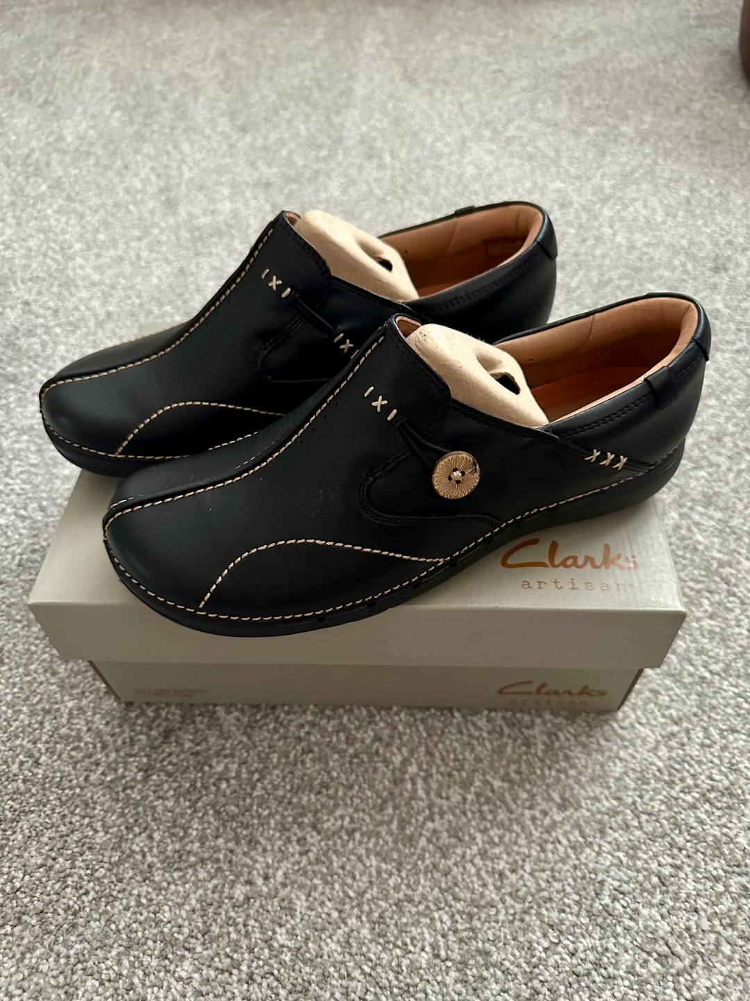 Customer photo review of Clarks Un Loop Wide Fit Shoes