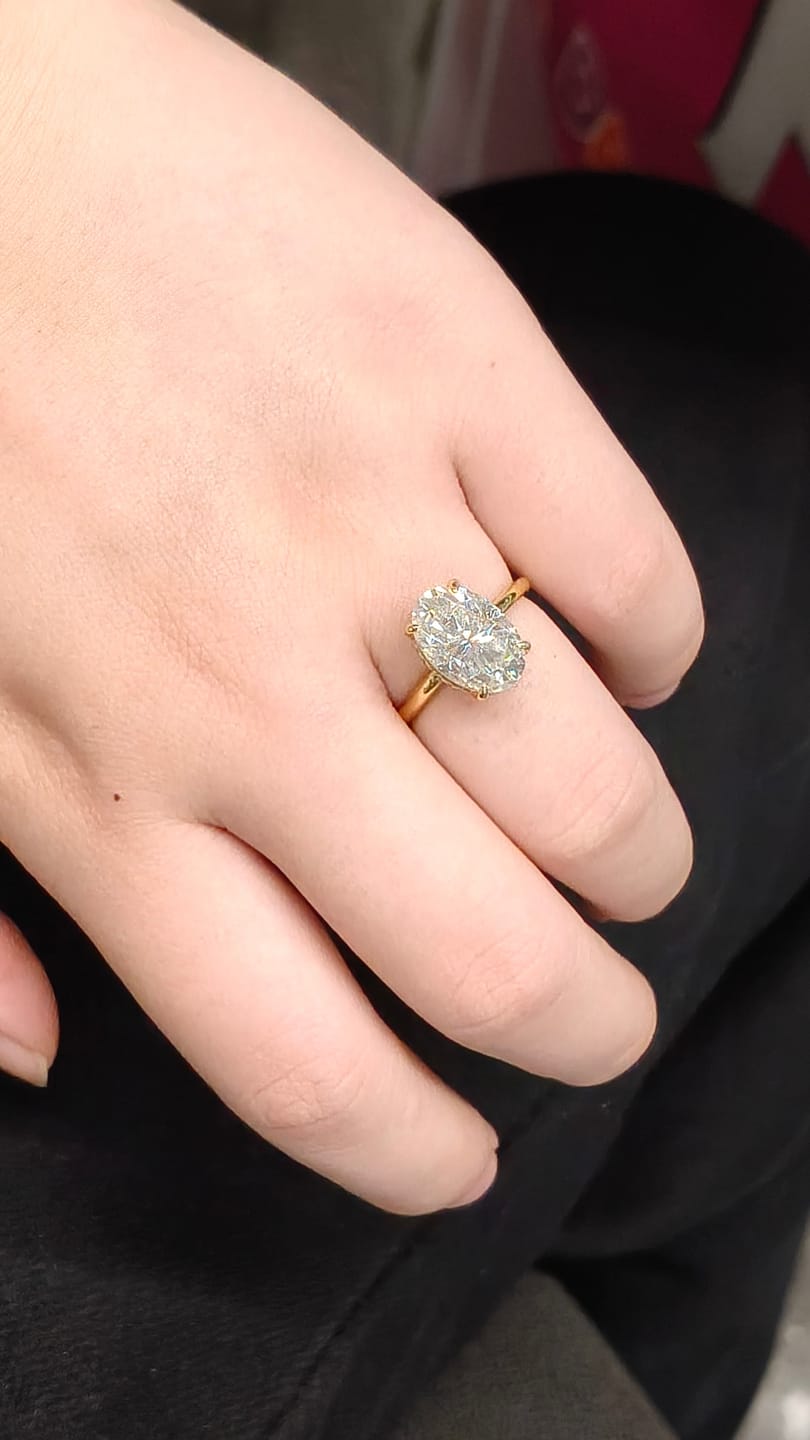 Customer photo review of S925 Moissanite 2.0 Ct ～5.5 Ct Oval Cut Yellow Gold/White Gold Promise Ring For Women