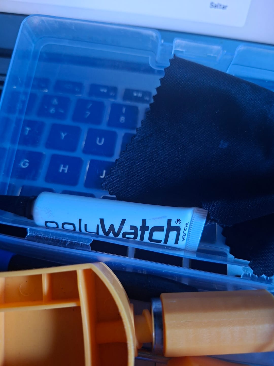 Customer photo review of Polywatch Polish Plastic - ¡Limpia rayas en cristal acrílico!