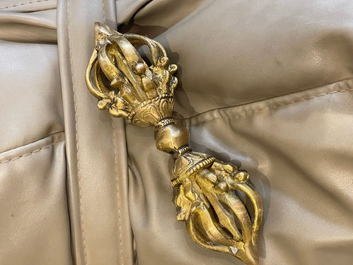 Customer photo review of Brass Vajra Dorje Ritual Tool Vastu Remedy for Protection, Tibetan Meditation and Home Temple Energy 15.7 x 4 cm | 290 gm