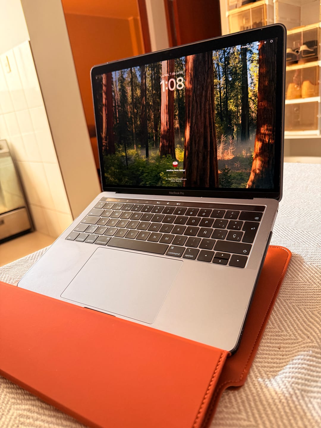Customer photo review of Funda Notebook Smart Case