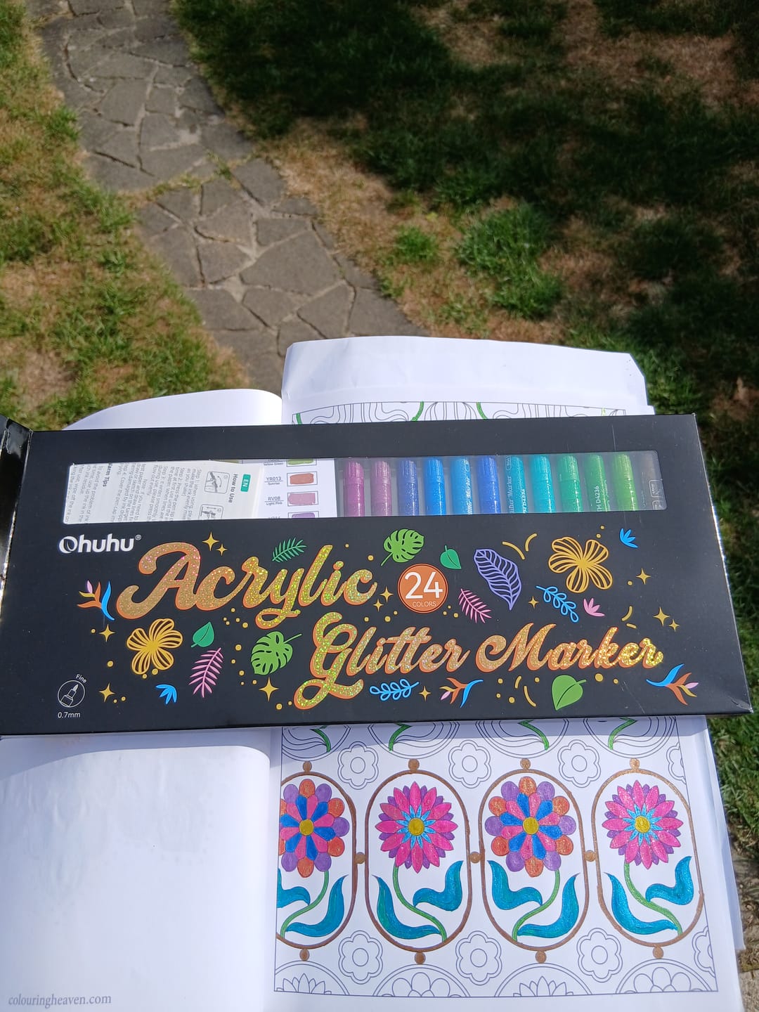 Customer photo review of Ohuhu Acrylic Metallic Glitter Markers, 24 Colors - 0.7mm & 3mm Tip Paint Pens