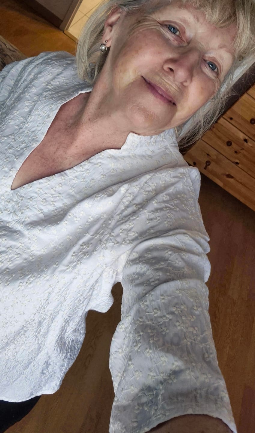 Customer photo review of Blouse Madeleine – Coton léger brodé ivoire