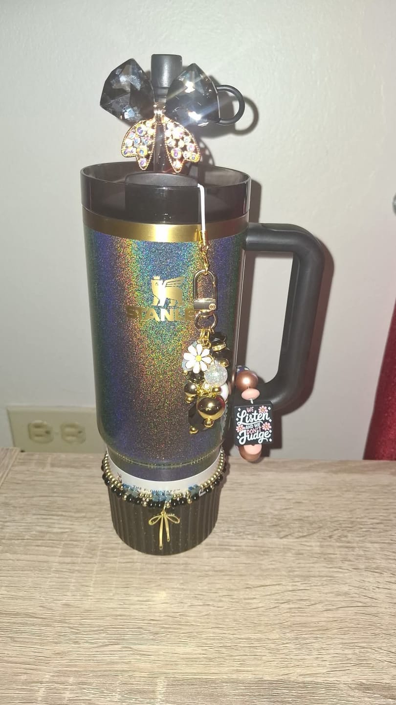 Customer photo review of Deluxe Mini Bauble- Black Daisy