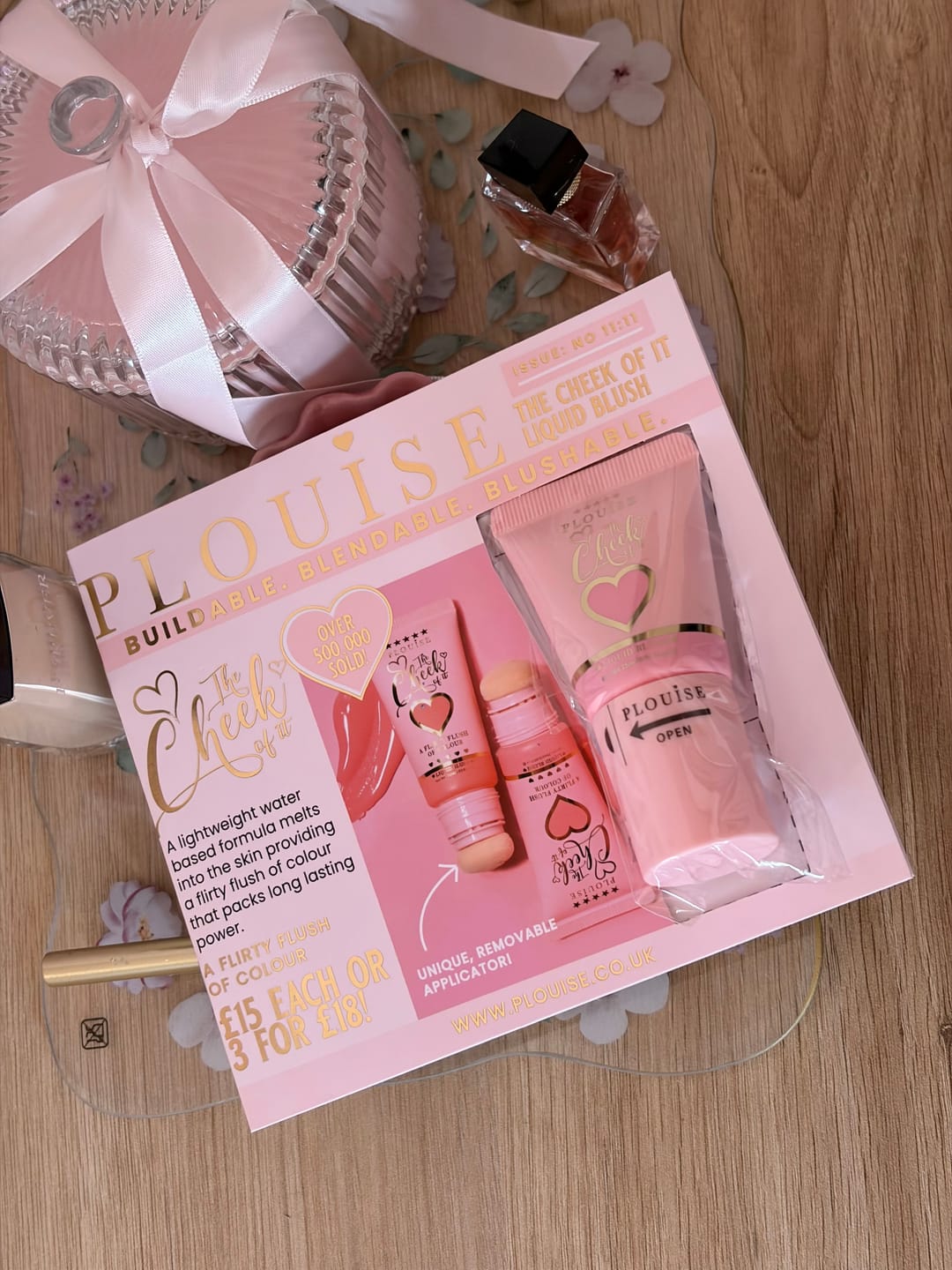 Reseña de la foto del cliente del rubor líquido The Cheek Of It Revista Legally Pink