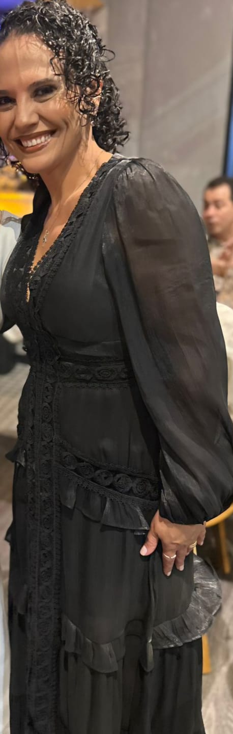 Customer photo review of Vestido Longo com detalhe em renda, Preto