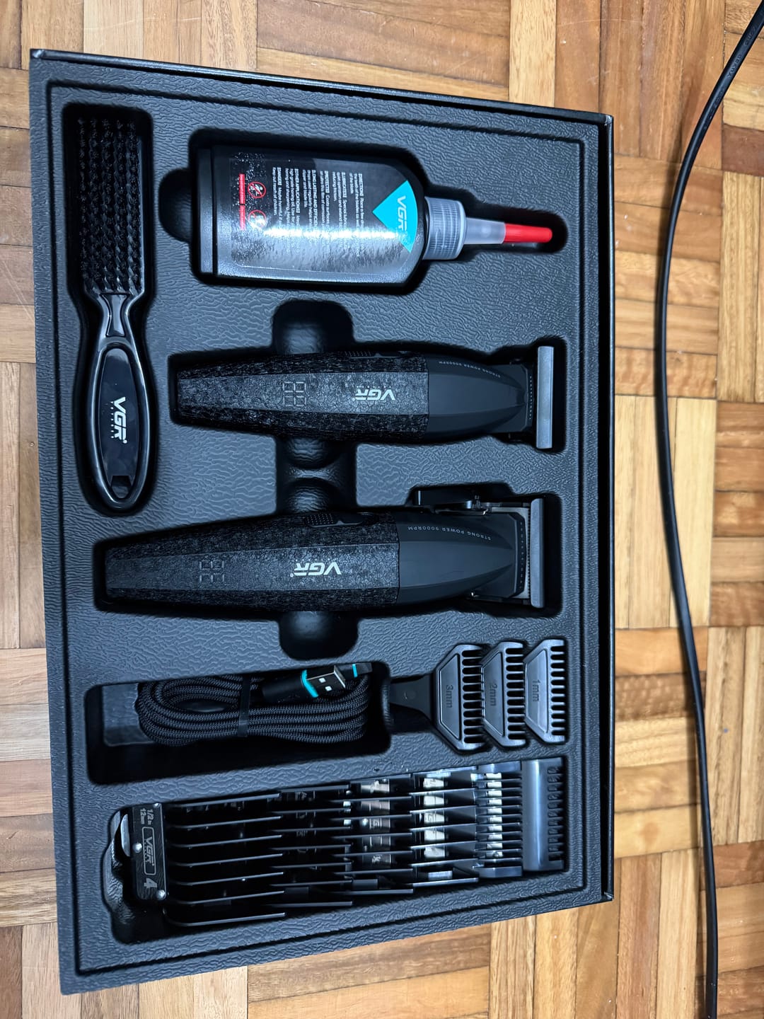 Customer photo review of COMBO: Clipper + Trimmer VGR V - 640