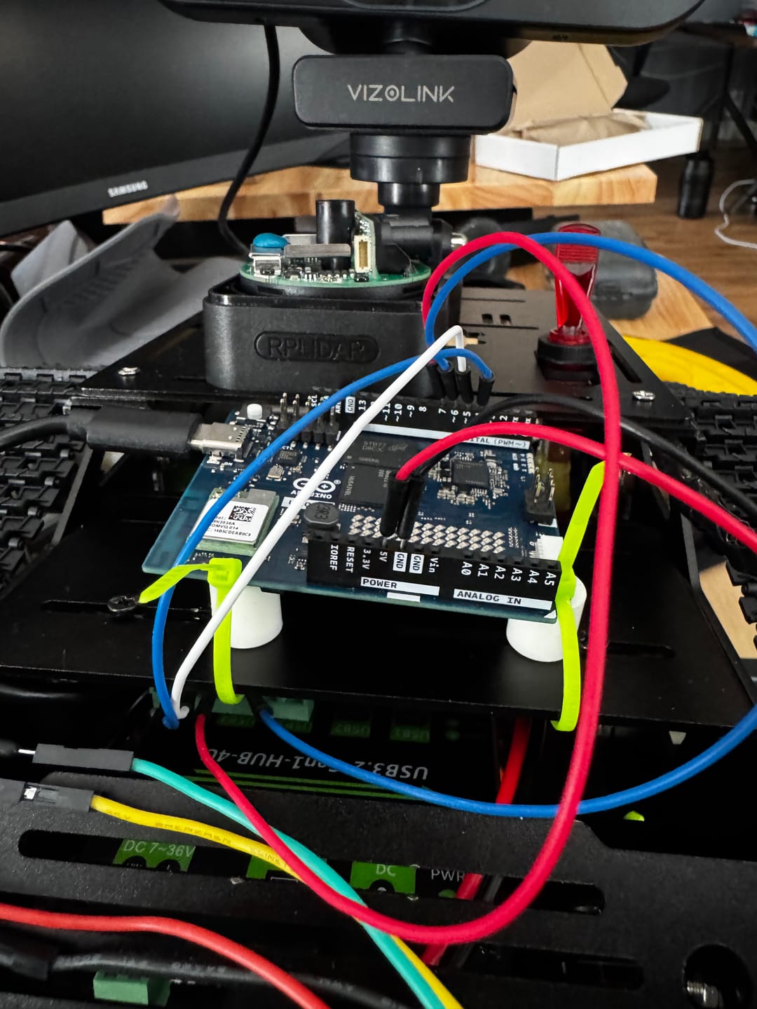 Customer photo review of Arduino® UNO™ Q 4GB