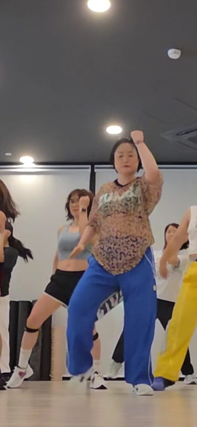 Customer photo review of Zumba Wildbeat Oversized Mesh Top