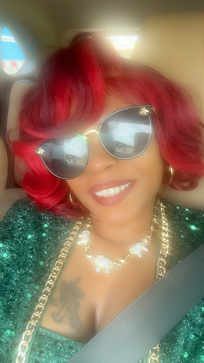 Customer photo review of Outre Perfect Hairline Swoop Glueless 13x4 HD Lace Frontal Wig - SWOOP 22