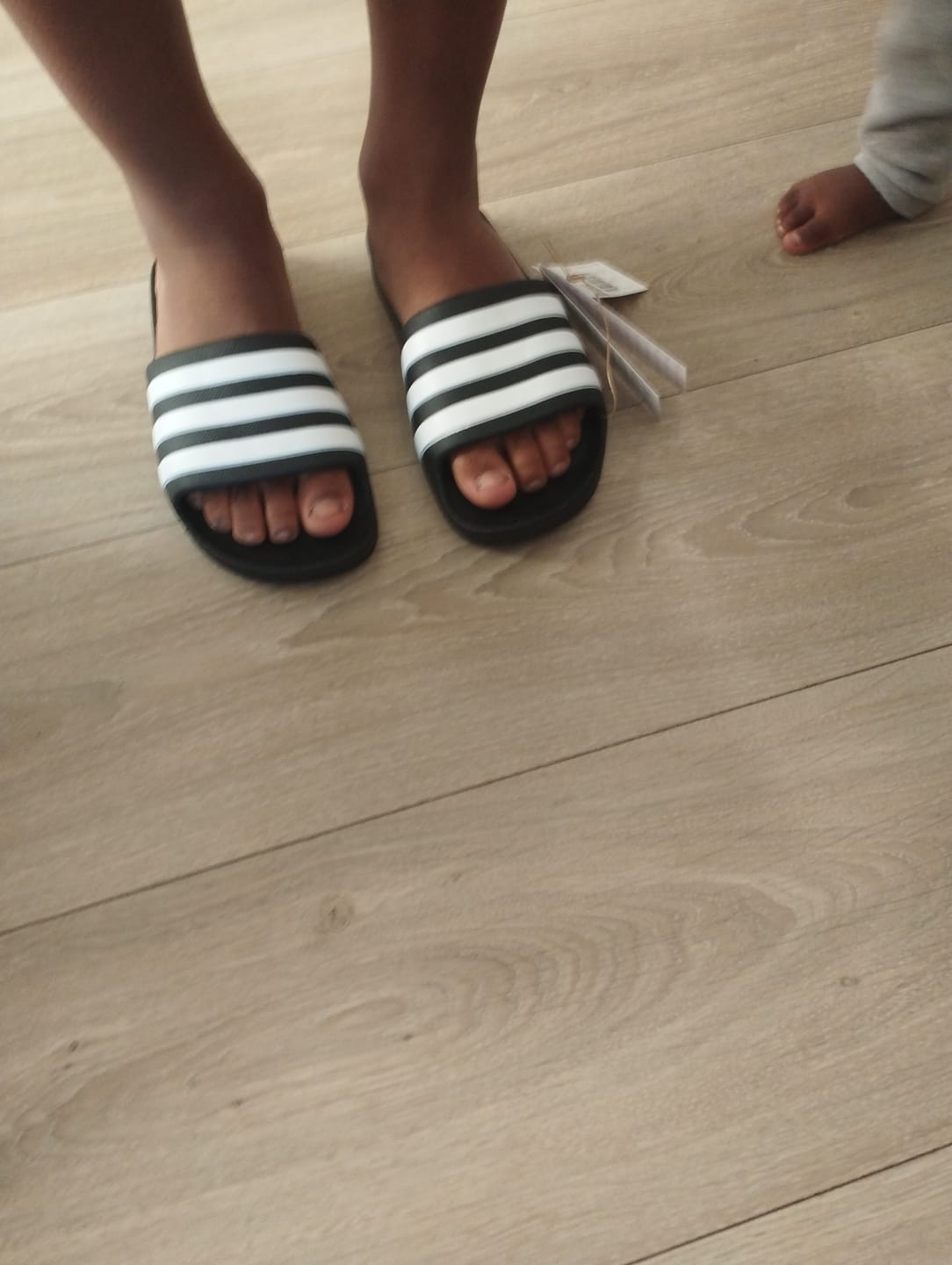 Customer photo review of Chinelos Adidas Adilette Aqua Preto/Branco