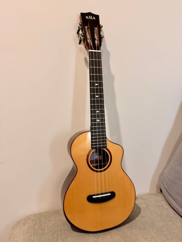 Customer photo review of Kala Contour All Solid Gloss Spruce Rosewood Tenor Ukulele w/ Bag – KA-CT-SSRW-TG-C Redefining Ukulele Performance