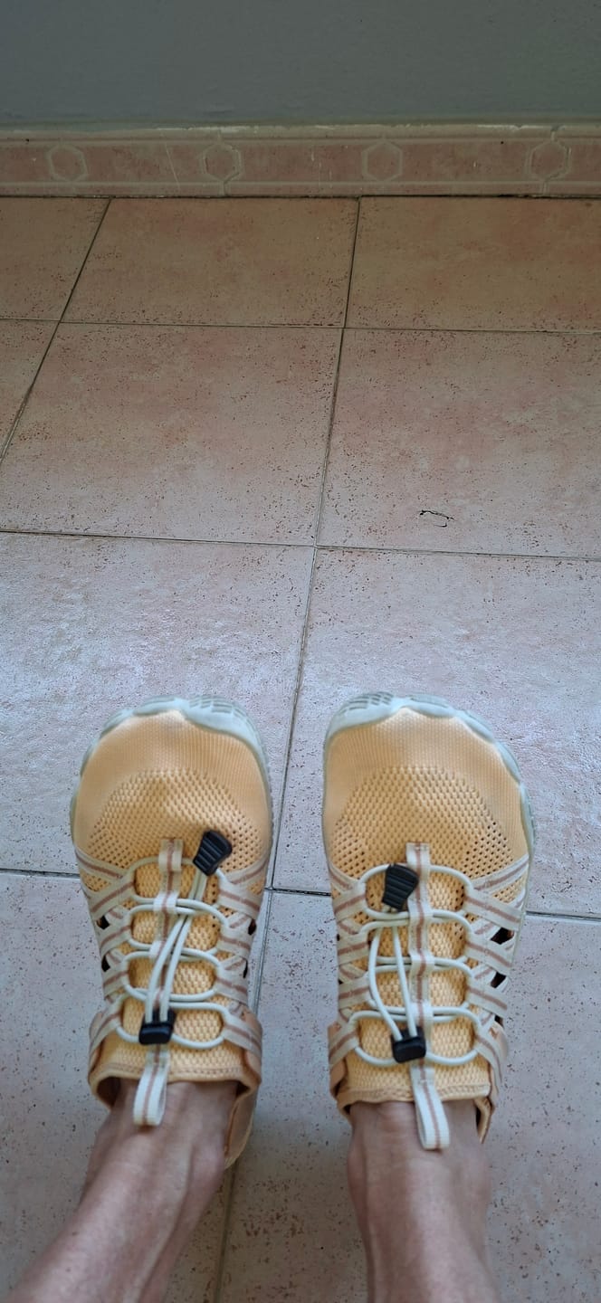 Customer photo review of Breeze IV - Barefoot Sandalias