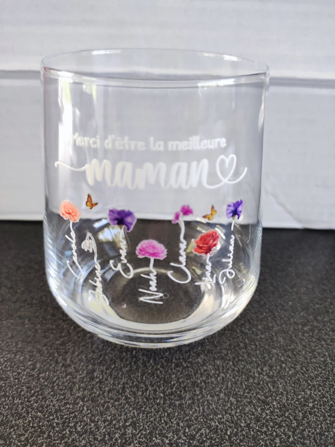 Customer photo review of Le jardin de Maman – Verre personnalisé avec fleurs de naissance pour Maman et Mamie