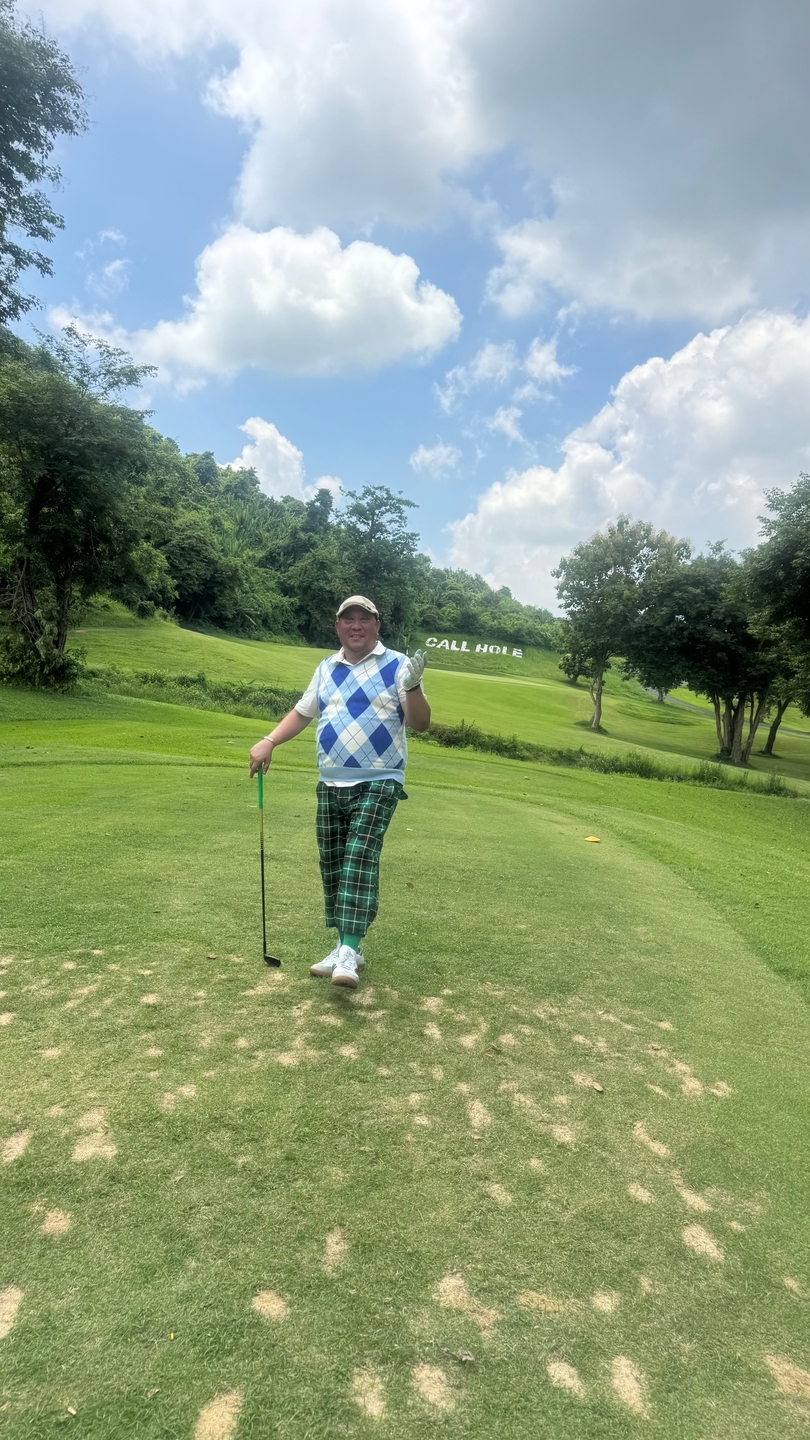 Green grid-Men's Golf Knickers Pants golf outfit inspiration from Golf Gentry