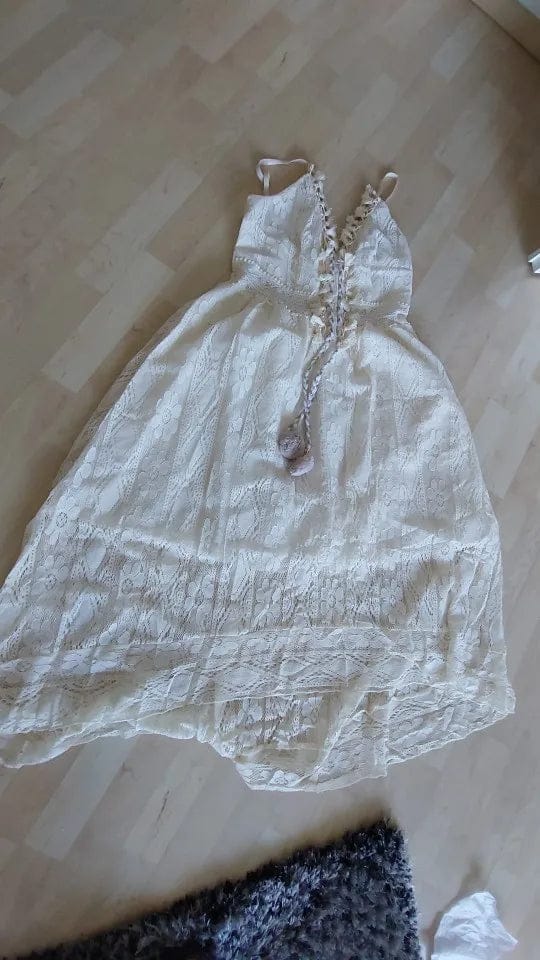 Customer photo review of Esra Sleeveless Lace V-Neck Maxi Dress