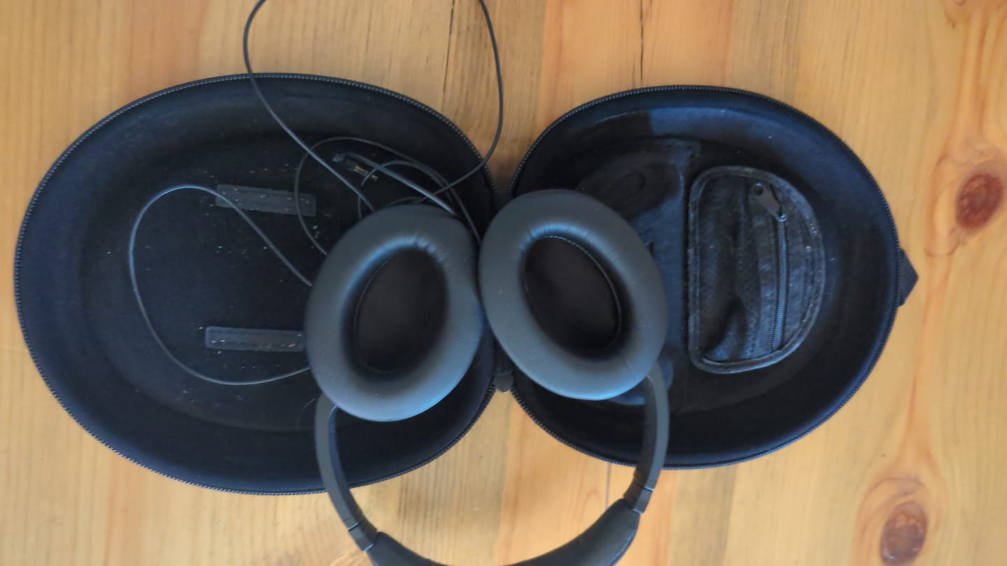 Customer photo review of Replacement Earpads For Bose QC15 Headphones