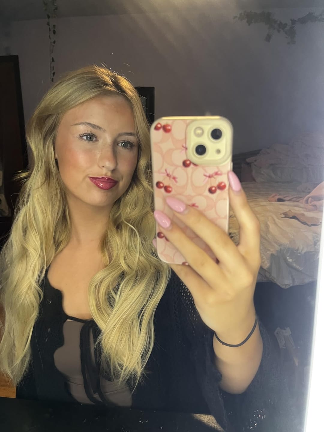 Customer photo review of Virgin Flat Silk Weft Hair Extensions Bleach Blonde #60