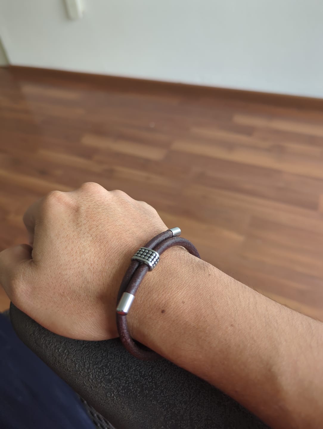 Customer photo review of Pulsera de Piel con broche doble