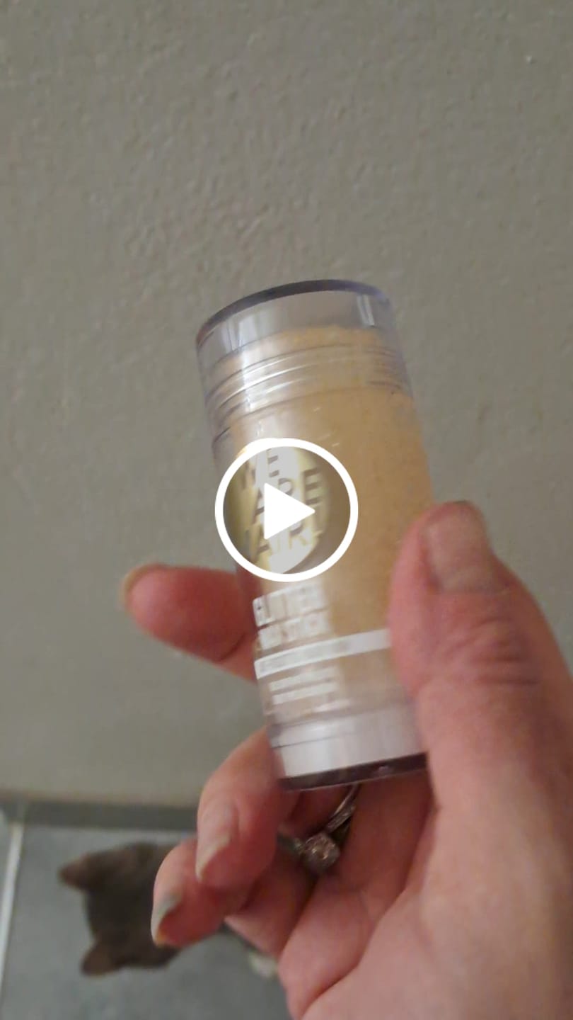 Customer video review of Glitter Wax Stick anti-frisottis