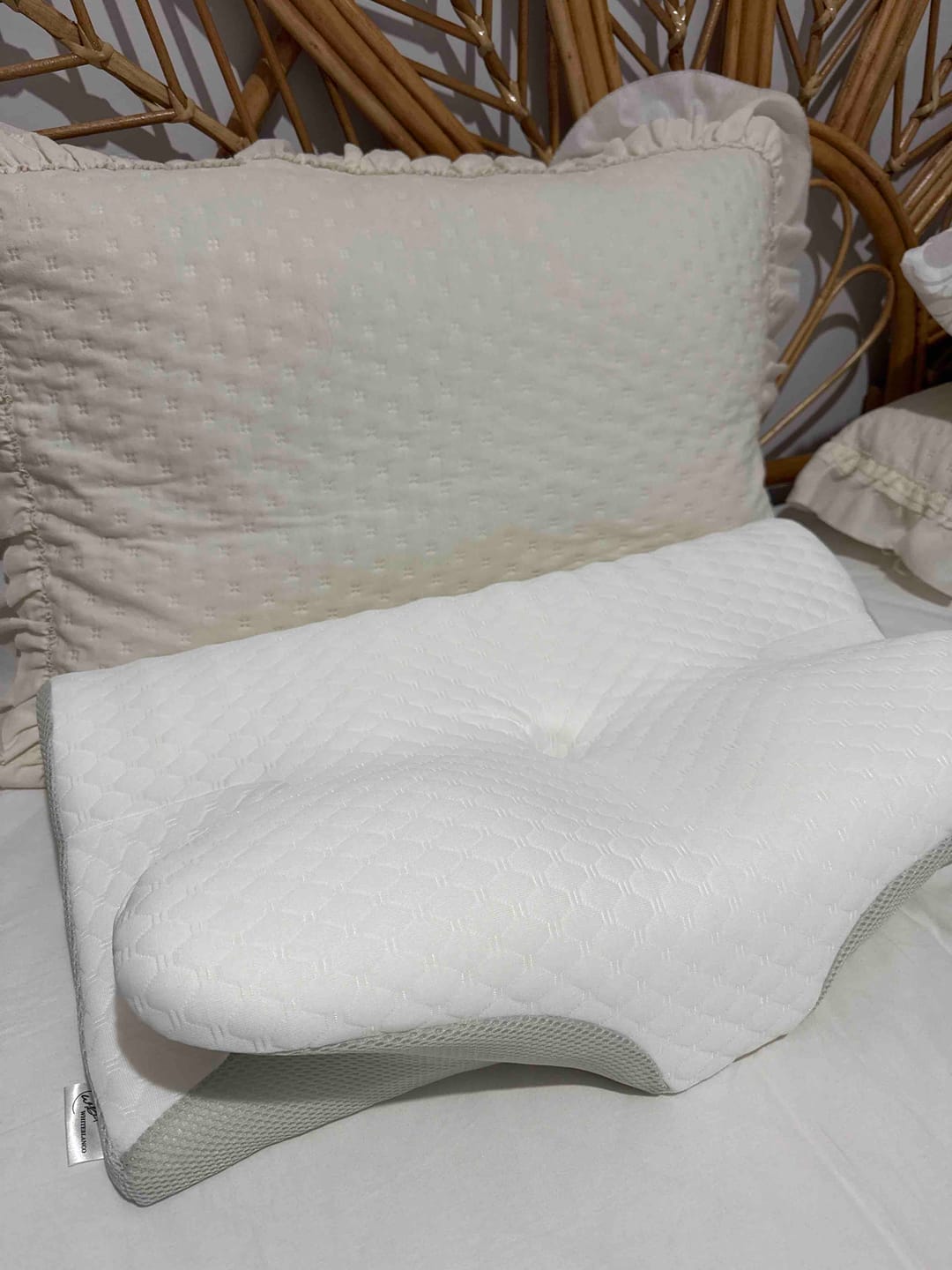 Customer photo review of Pillowen Ergonomik Boyun Destek Yastığı | Boyun Ağrısı, Fıtık ve Boyun Düzleşmesi İçin