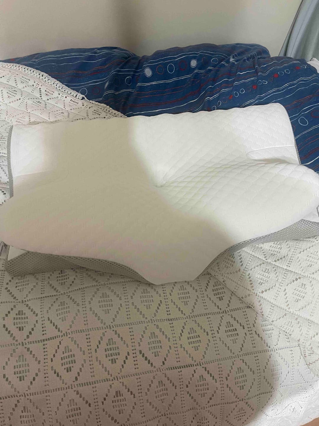 Customer photo review of Pillowen Ergonomik Boyun Destek Yastığı | Boyun Ağrısı, Fıtık ve Boyun Düzleşmesi İçin