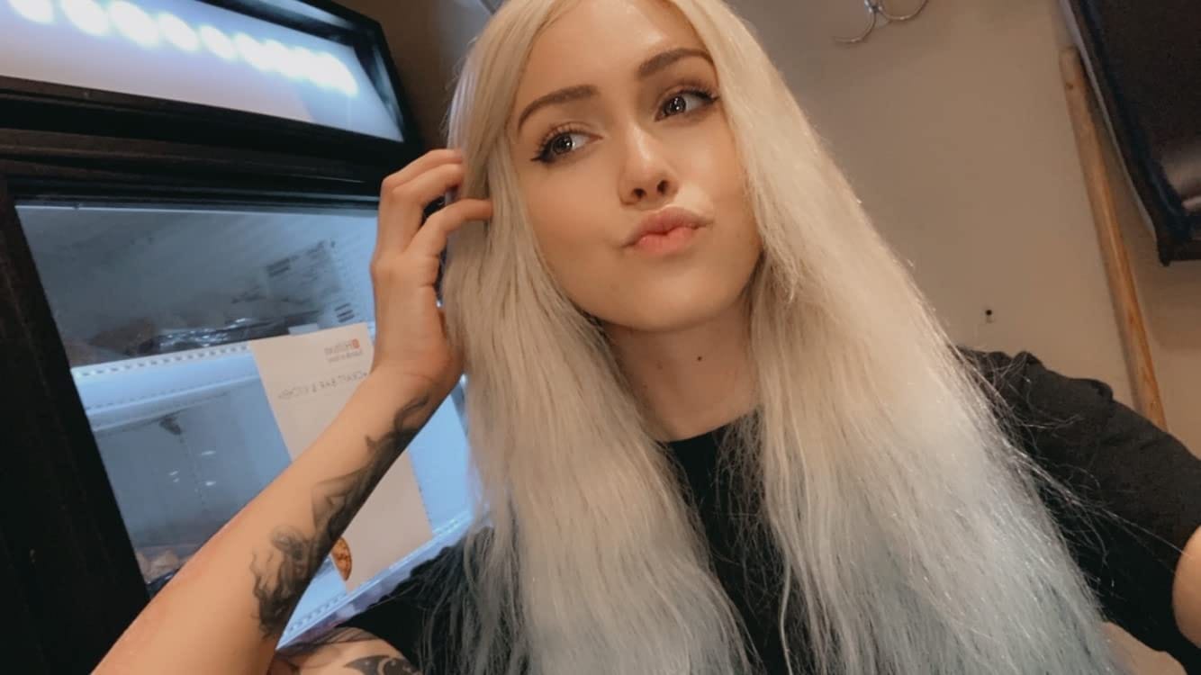 Customer photo review of Virgin XO Invisible Weft Butterfly Weft Extensions Platinum #1000