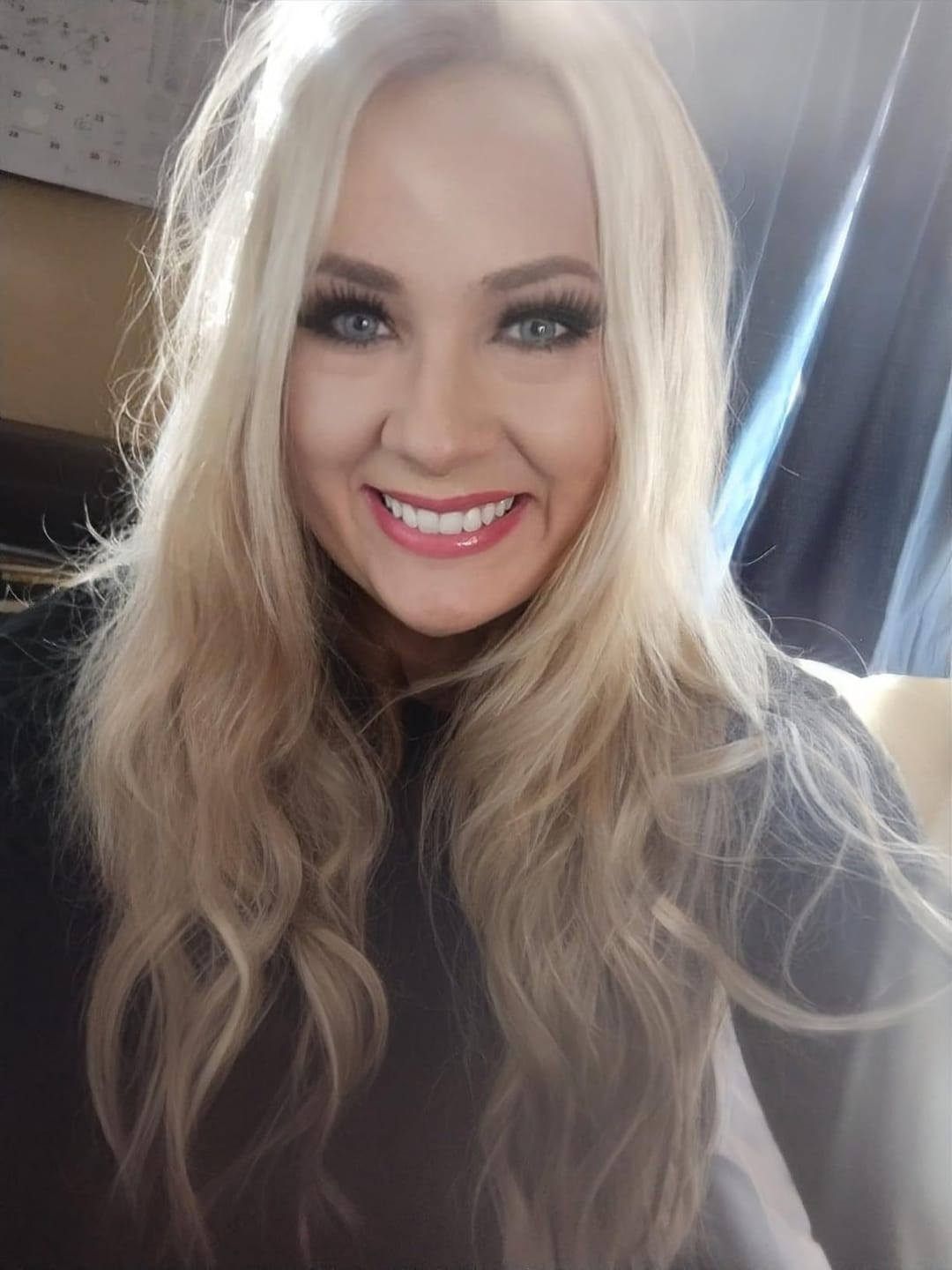 Customer photo review of Virgin Flat Silk Weft Hair Extensions Platinum Blonde #1000