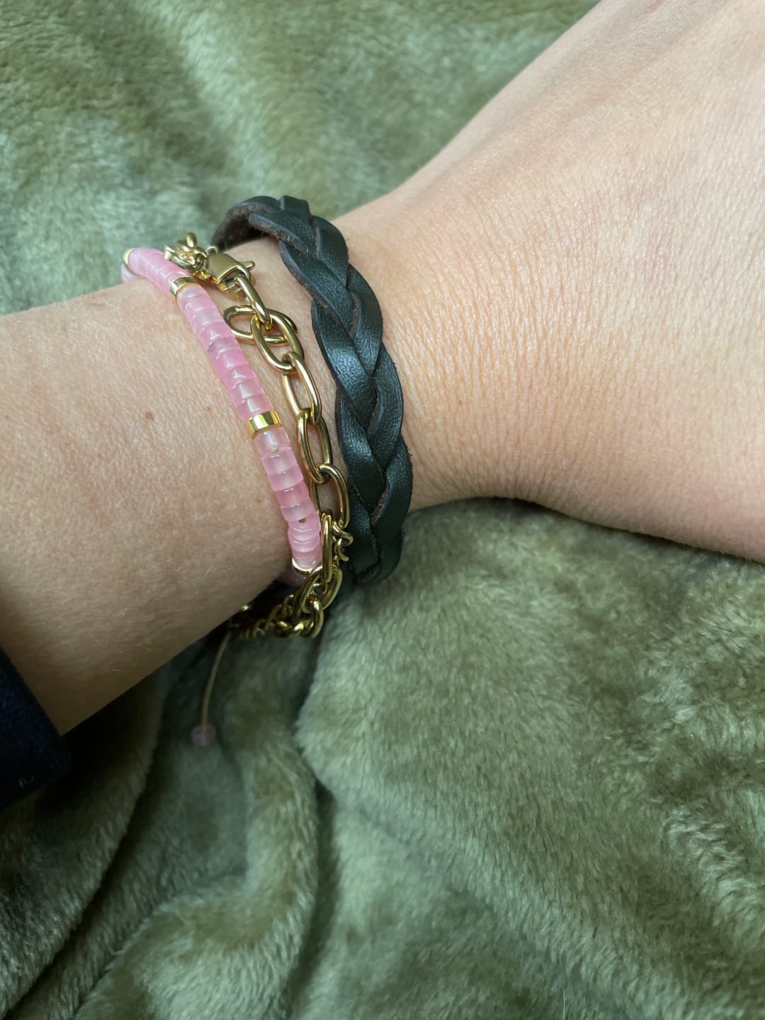 Customer photo review of Rosenquarz Armband - Natur
