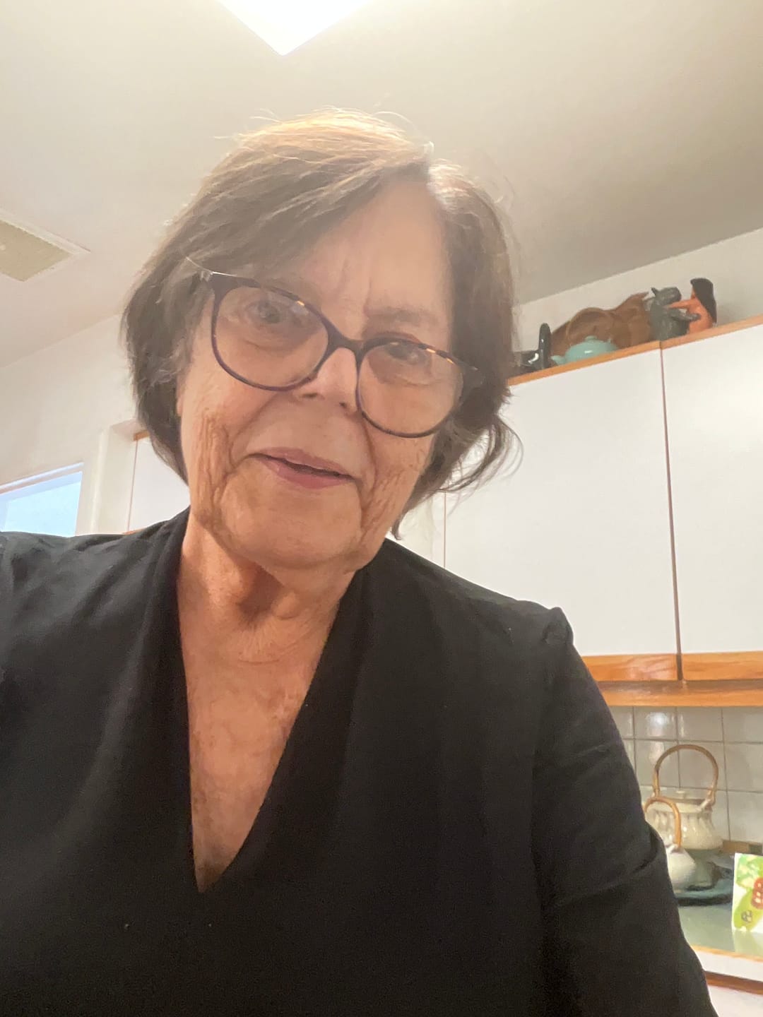 Customer photo review of Tekbika V-neck Tunic Top, Black