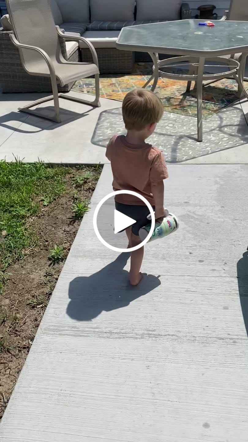 Customer video review of Dinosaur Spill Proof Kids CREWCUP 20oz