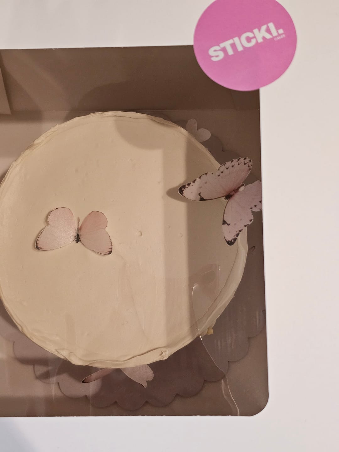 Customer photo review of Pastel Pink Edible Wafer Butterflies - Mix sizes - 24pcs