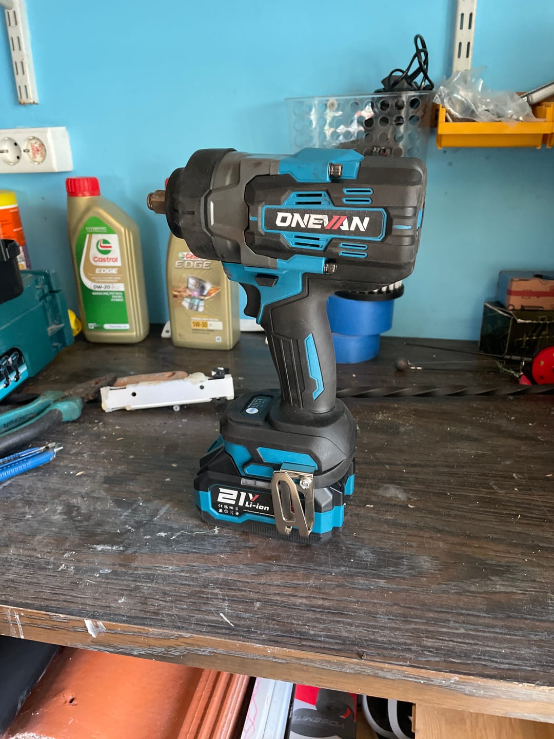 Customer photo review of ONEVAN 1/2" 2800N·m Brushless Cordless Impact Wrench | For Makita 18V Battery