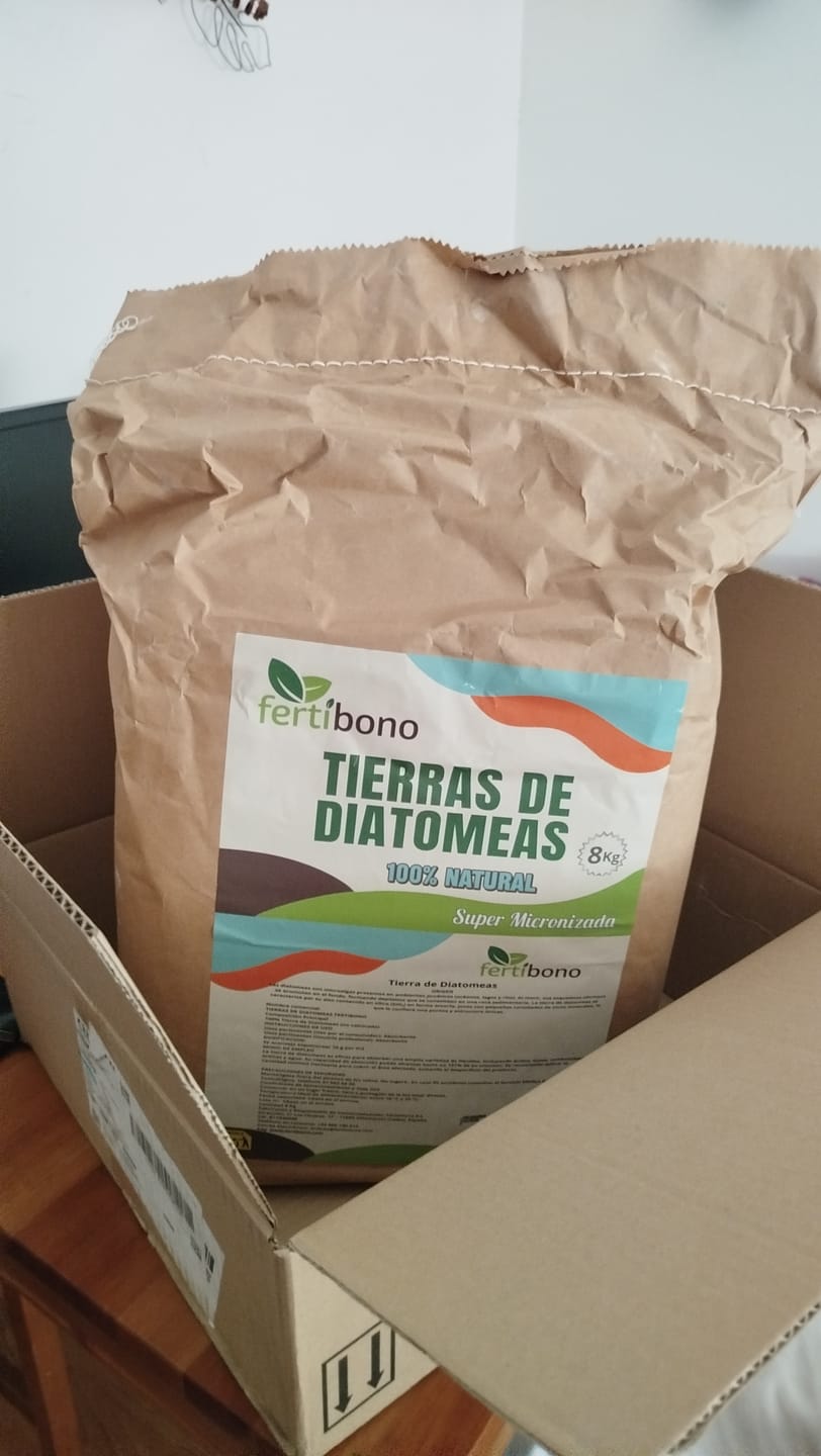 Customer photo review of FERTIBONO Tierra de Diatomeas PREMIUM – 100 % Natural | Polvo Ultrafino 8 kg |Múltiples Aplicaciones | Alta Pureza Super Blanca | Vegano y Seguro