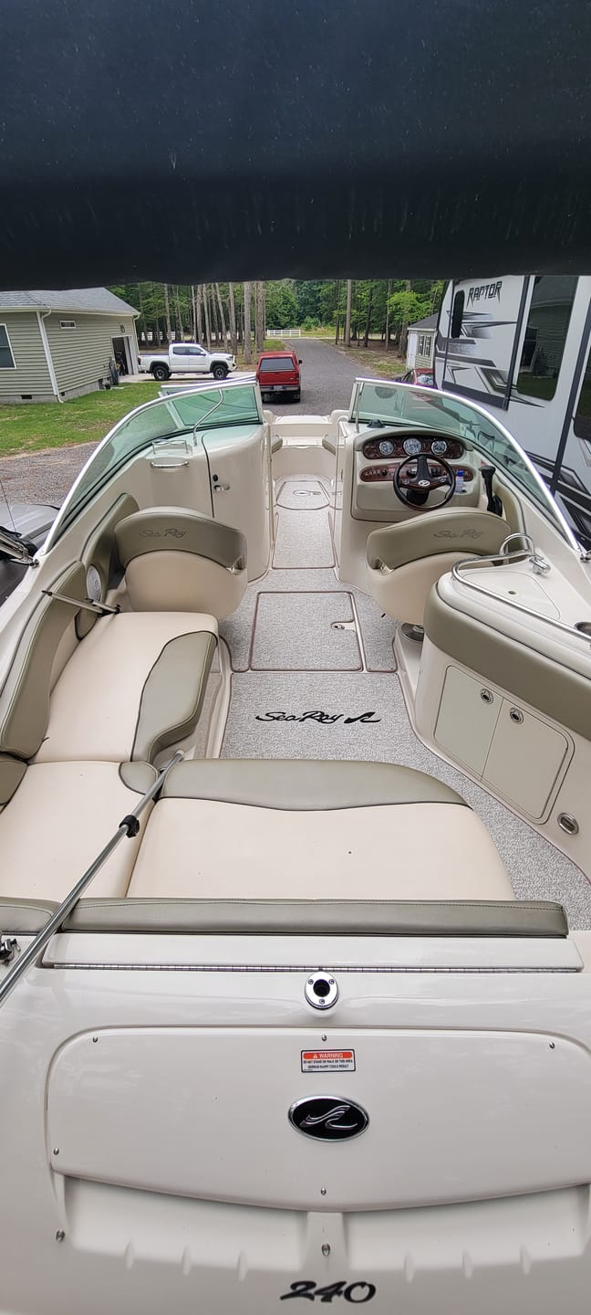 Customer photo review of 2004-2008 Sea Ray 240 WITH 2 CAPTAIN CHAIR SEATING CONFIGURATION Sundeck Snap in Boat Carpet