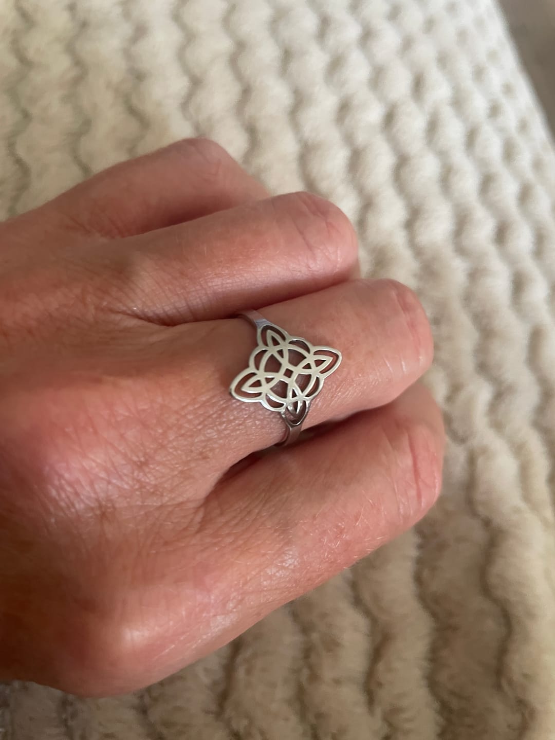 Customer photo review of Bague Ajustable "Protection Éternelle" - Noeud de Sorcière
