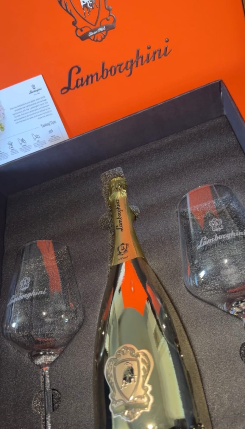 Customer photo review of Lamborghini Oro Vino Spumante with Gift Set (2026)
