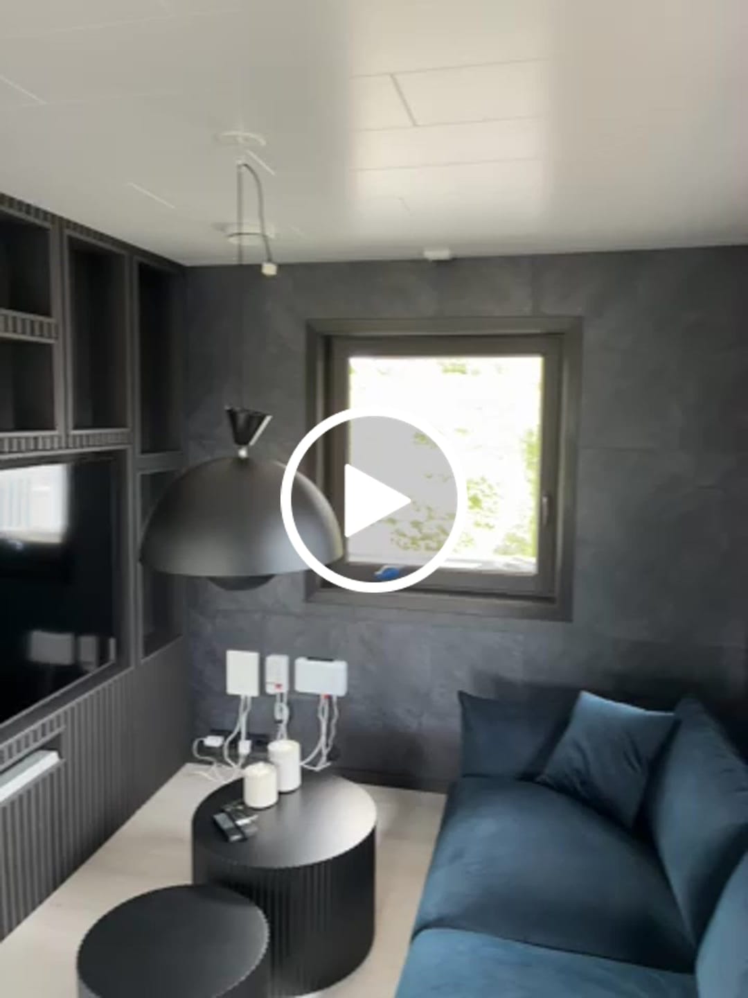 Customer video review of 8-pk Skifer antrasitt selvklebende fliser