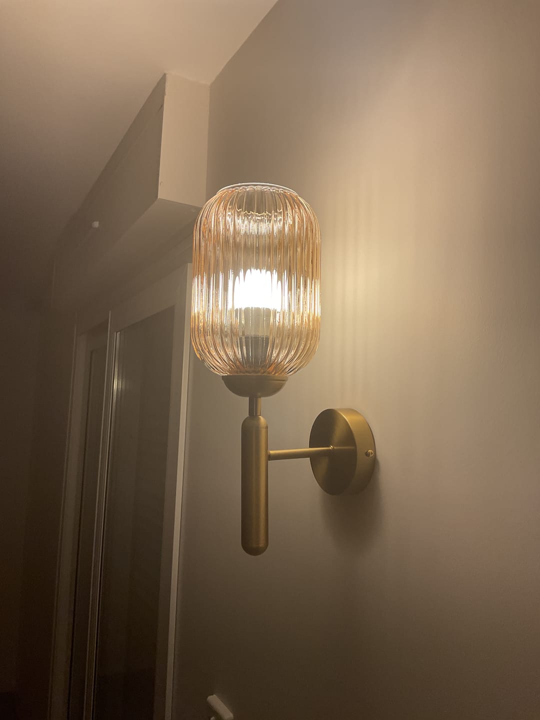 Customer photo review of Applique murale torche dorée en verre vintage CRISTALI | Verre fumé ou coloré