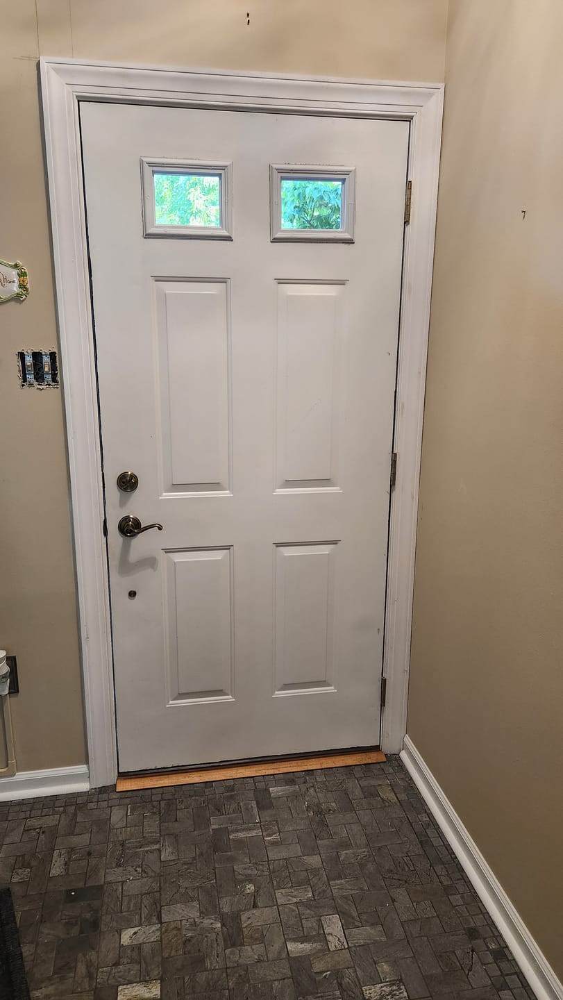 Customer photo review of Universal 7/8" Between Darts Drive-On Door Sweep (dual bulbs)