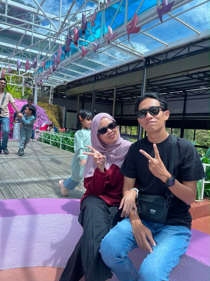 Customer photo review of Jenn Oval Framed Sunglasses