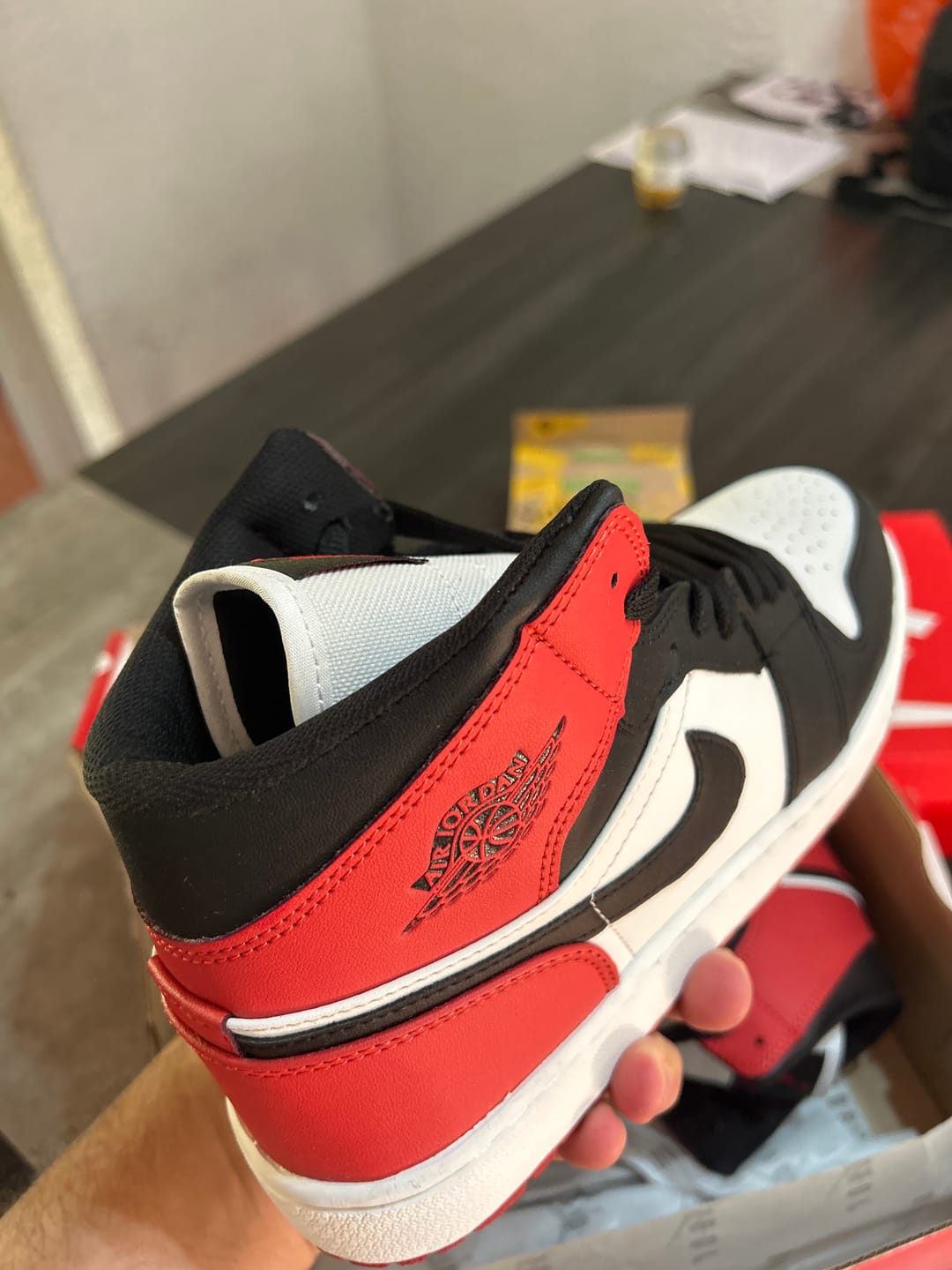 Customer photo review of Tenis Retro 1 Chicago Black