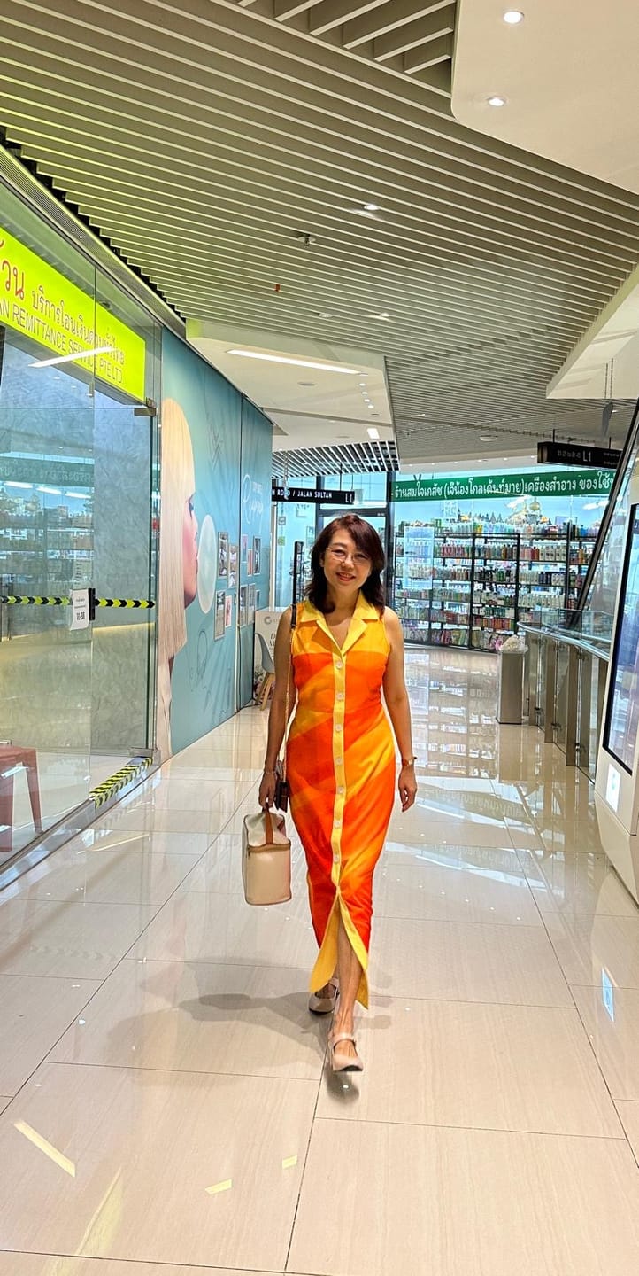 Customer photo review of Bodycon Sleeveless Buttoned Contrast Color Notched Collar Maxi Dresses