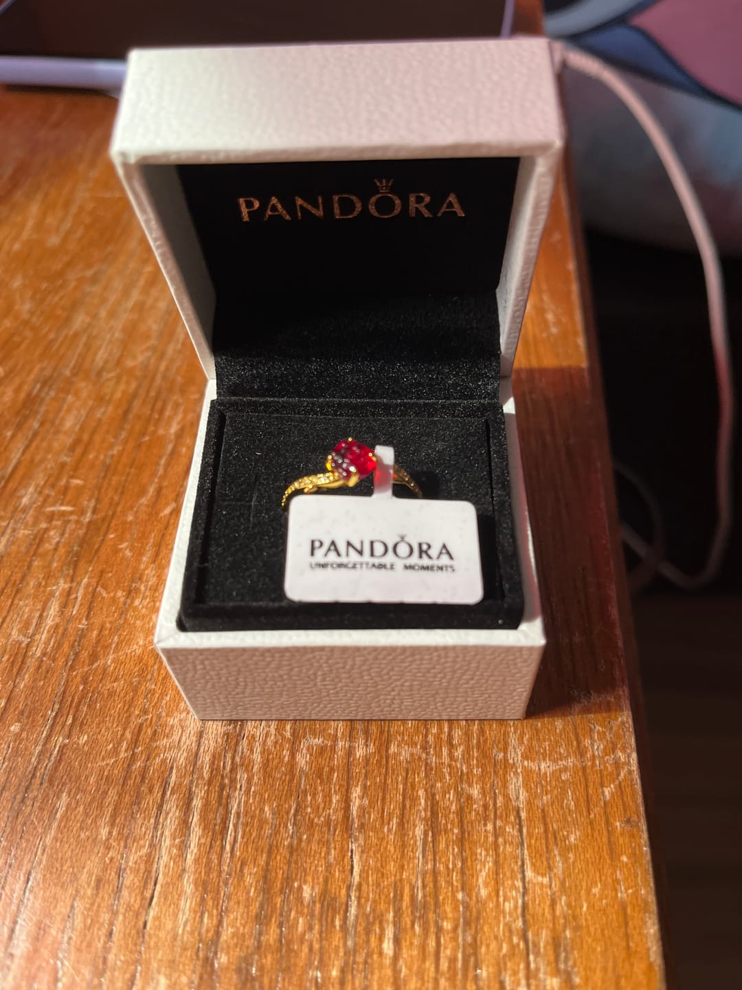Customer photo review of ANILLO PANDORA PRINCESA DISNEY BELLA Y LA BESTIA ROSA ENCANTADA ORO 14K