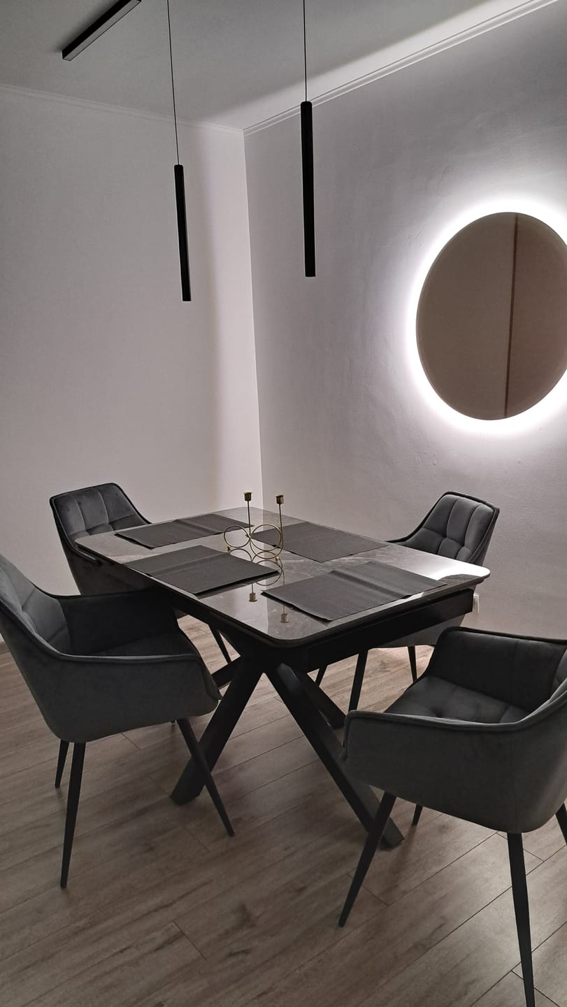 Customer photo review of Scaun Lilia, gri/negru, stofa catifelata/metal, 59x45x90 cm