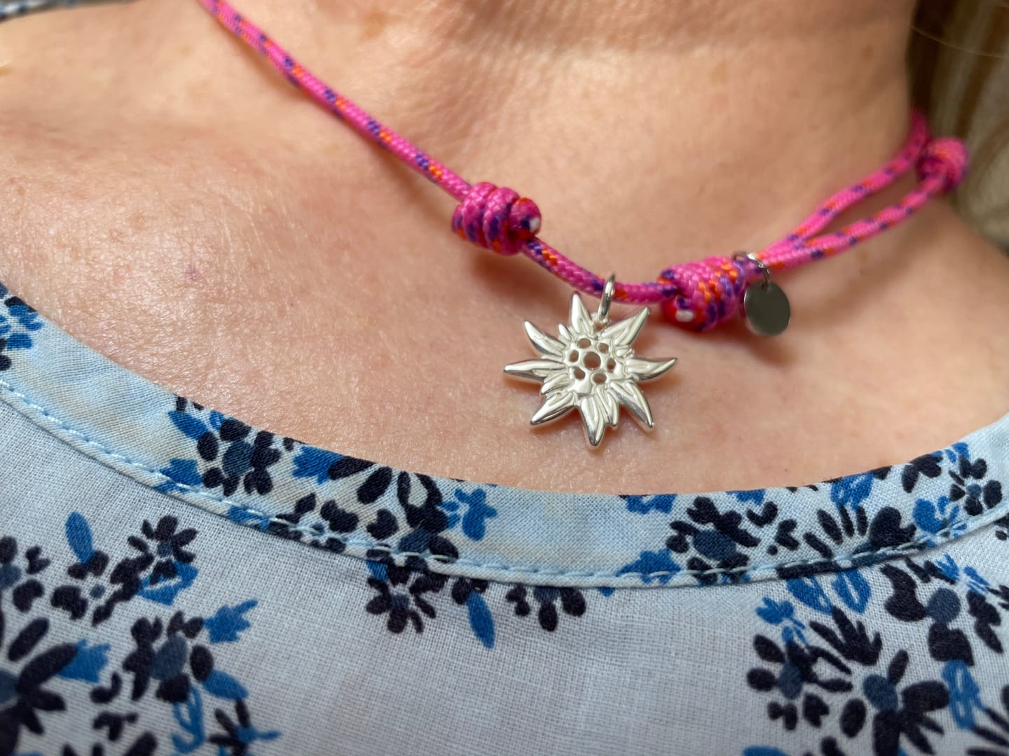 Customer photo review of Collana Stella Alpina d’Inverno – Pendente in Argento 925